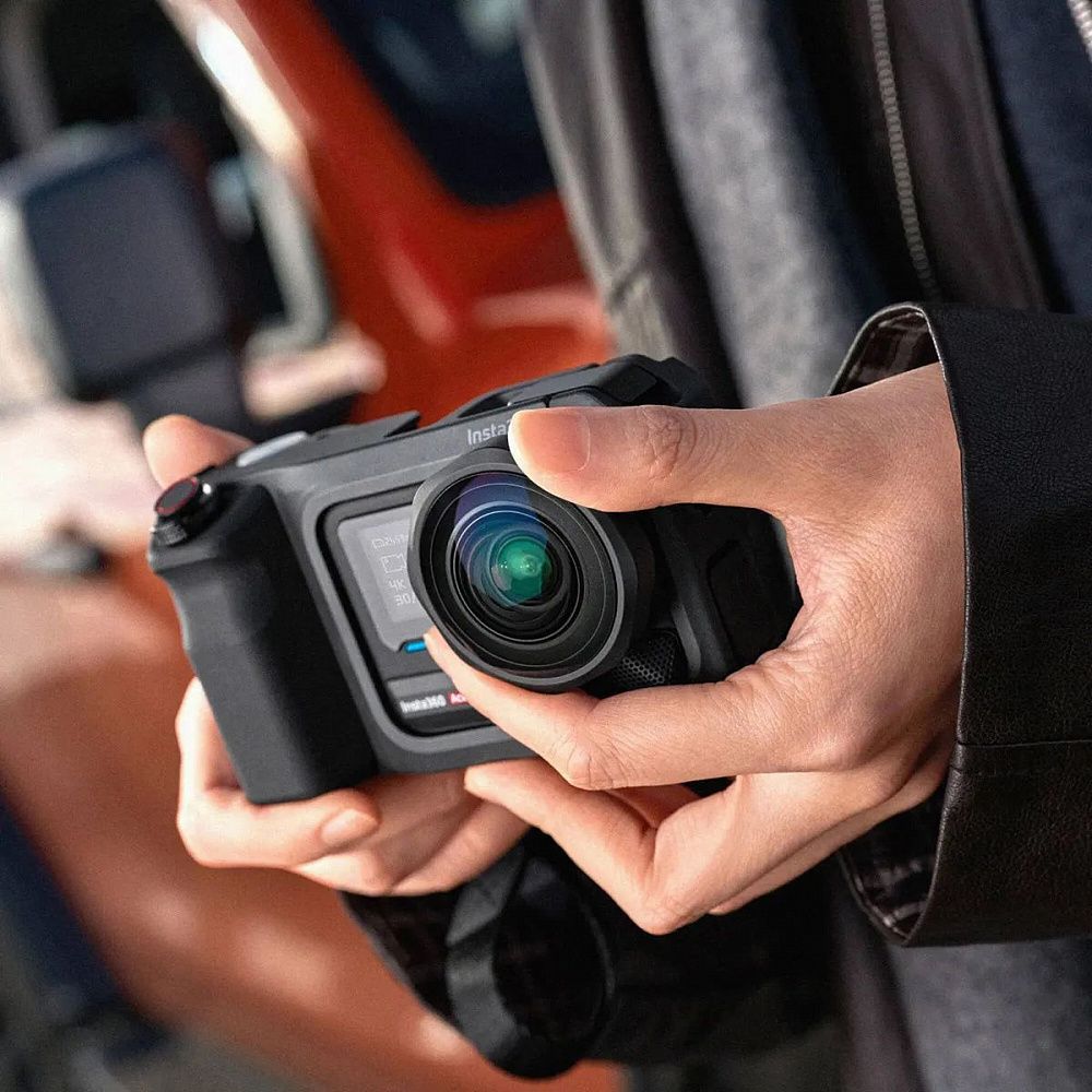 Экшн-камера Insta360 Ace Pro 2 Ultimate Videography Bundle Midnight Black