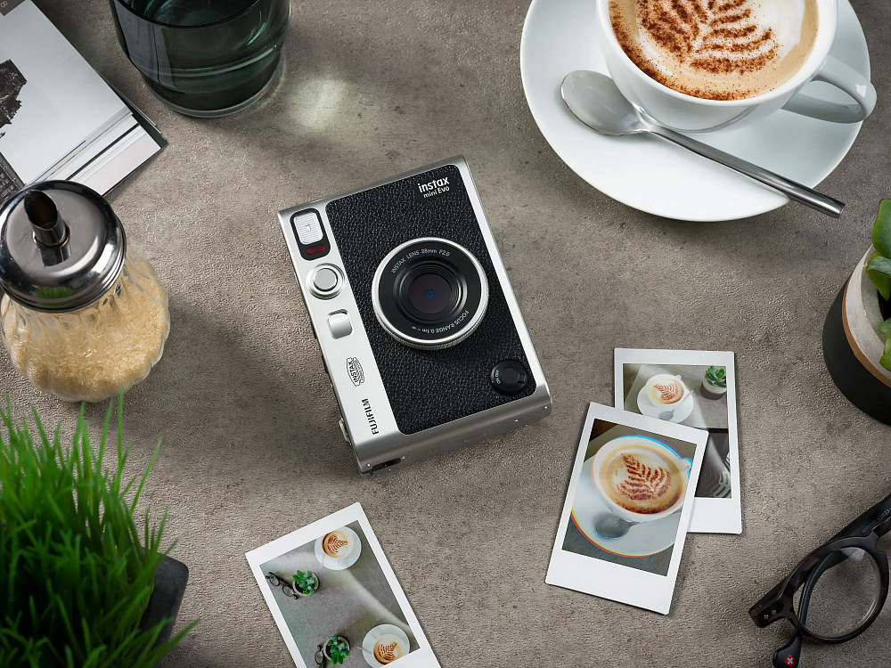 Фотоаппарат моментальной печати Fujifilm Instax Mini Evo Black